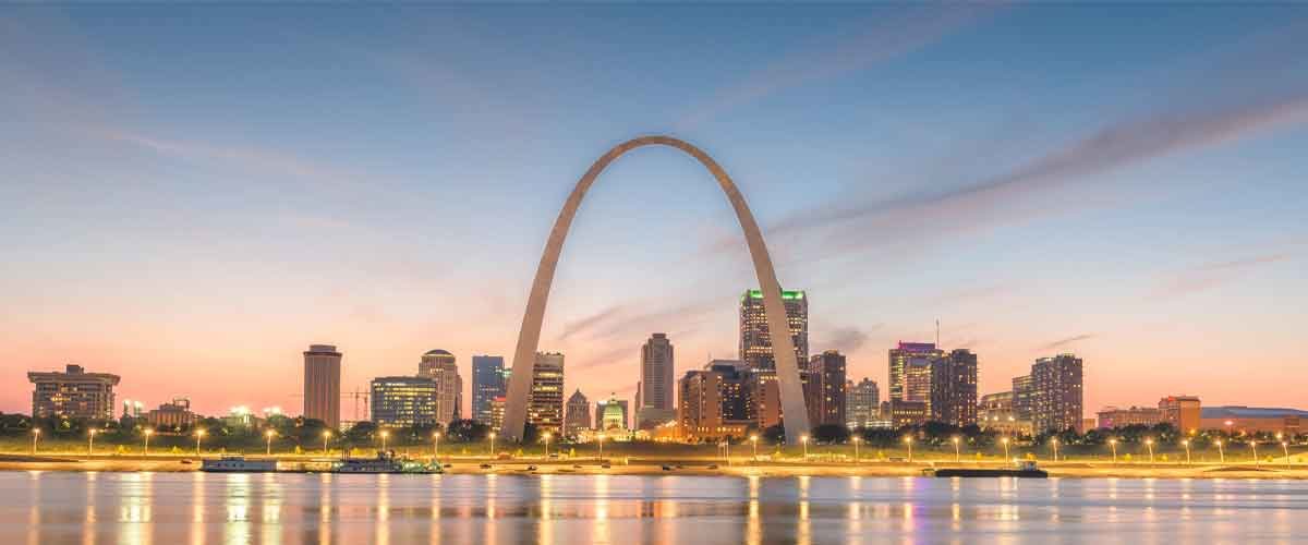 A picture of the gateway arch backed by a hot commercial lending market.