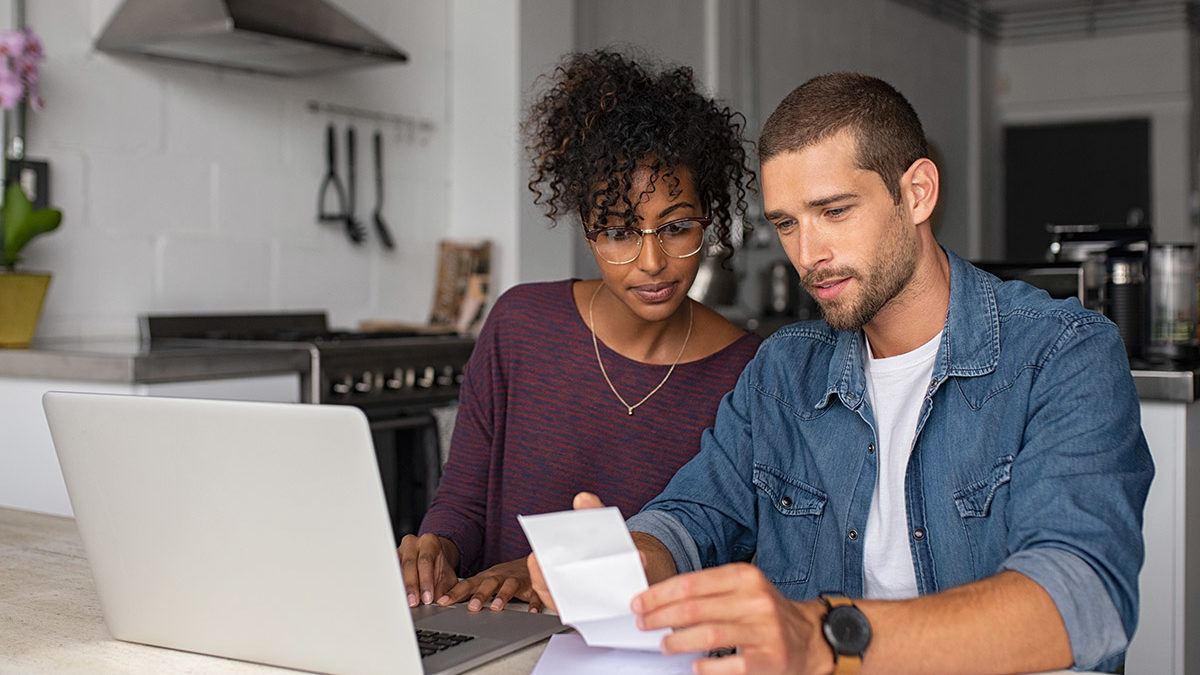 couple working on financial plan
